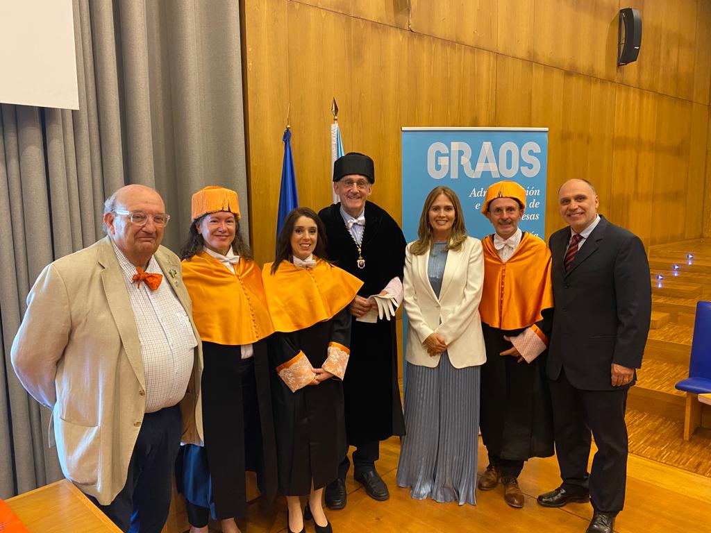 Acto de graduación de ADE. El Colegio de Economistas Entrega el premio al mejor expediente del curso 2021-2022