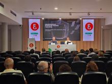  La jurisprudencia reciente y pendiente del Tribunal Supremo fue analizada por Francisco José Navarro, magistrado del TS, y del ex magistrado, profesor y abogado Jesús Cudero, con la moderación de Pablo Castelao, tesorero del Colegio de Economistas de Pontevedra. 